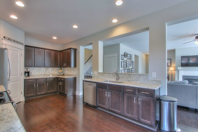 Building Photo - 1113 Camden Cir