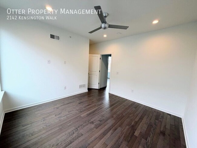 Building Photo - 2142 Kensington Walk