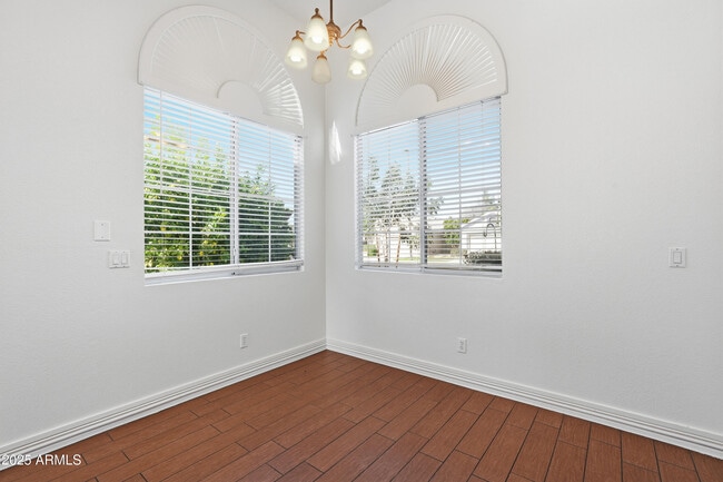 Building Photo - 2059 E Huron Ct