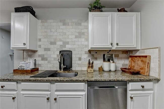 Building Photo - 4317 Holliday Rd