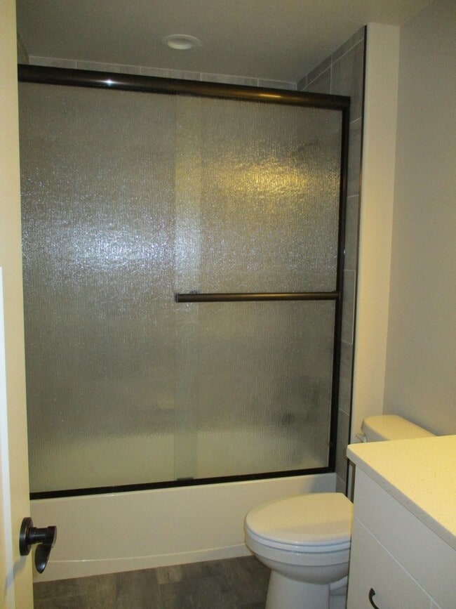 Building Photo - Beautiful, Dog Friendly - 3 Bedroom, 2.5 B...