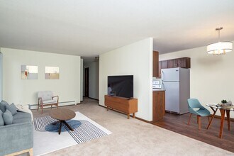 Building Photo - Interlachen Manor