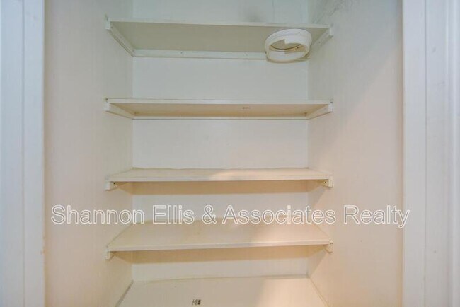 Building Photo - 137 Baywood Crossing