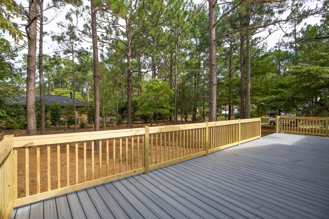 Building Photo - Gorgeous Fully Renovated 3 bedroom home in the Heart of Whispering Pines
