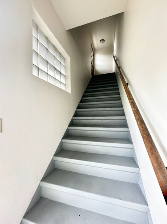 Building Photo - 503 S Main St