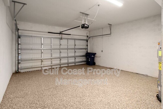 Building Photo - 5703 N Honore Ave