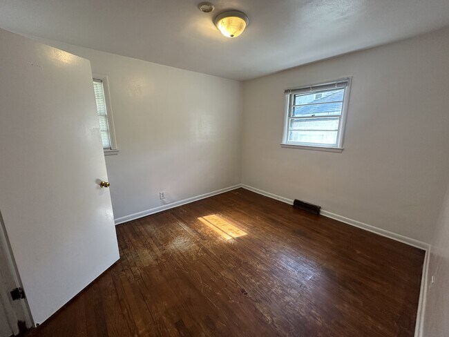 Building Photo - 1115 N Winnebago St