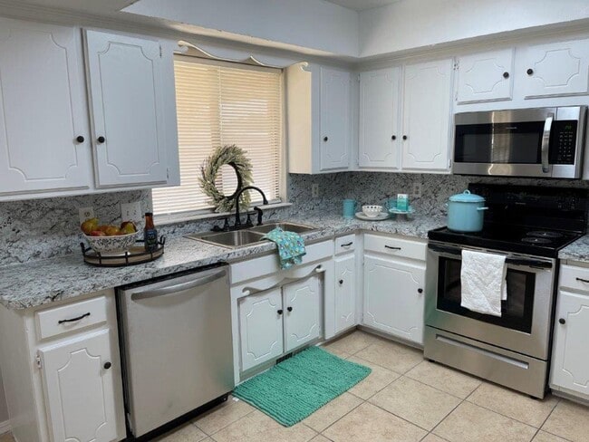 Building Photo - Remodeled , modern and lots of New in Moor...