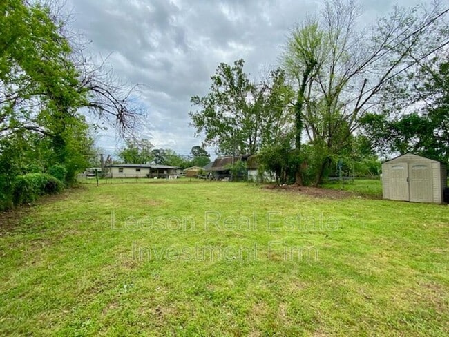 Building Photo - 5319 Carnation St