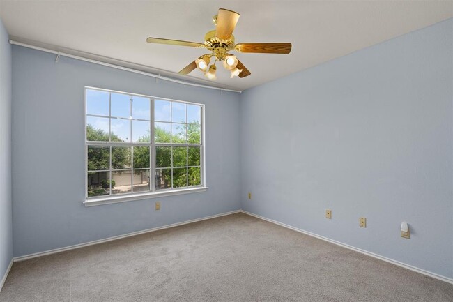 Building Photo - 100 Parque Cir