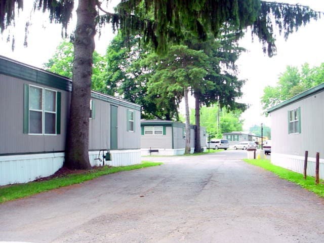 Primary Photo - Evergreen Apartments
