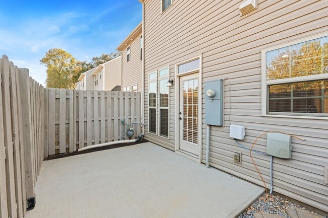 Building Photo - 453 Christiane Way