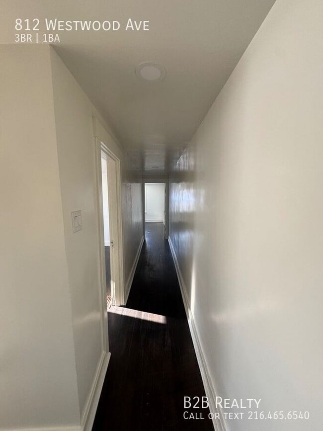 Building Photo - 812 Westwood Ave