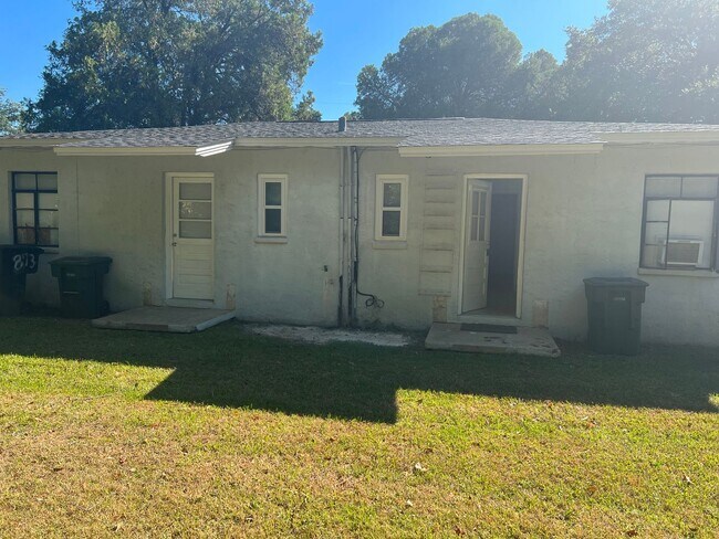 Building Photo - 873 Campus Cir