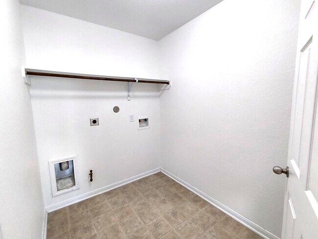 Building Photo - 23150 Quiet Heron Ct