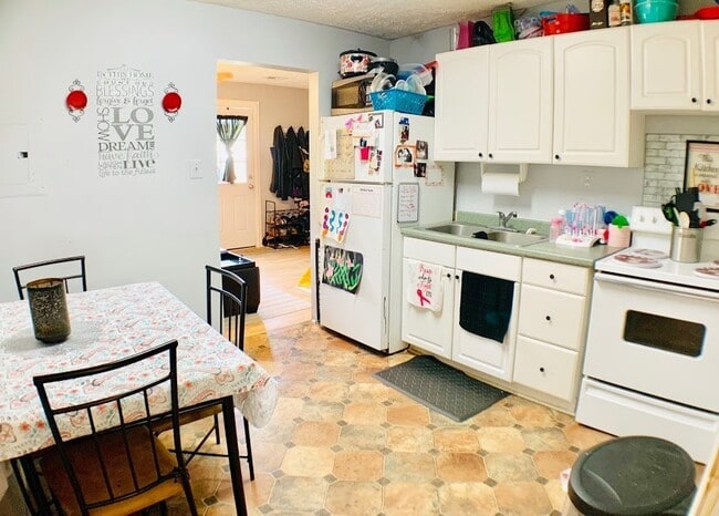 Building Photo - STAFFORD DUPLEX - CLOSE TO TBS GATE OF QUA...