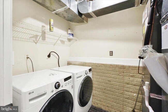 Building Photo - 6 Carob Ct