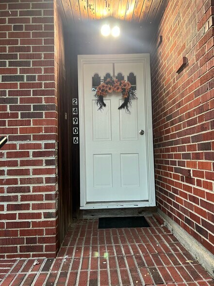 Primary Photo - 24906 Lambs Meadow Rd