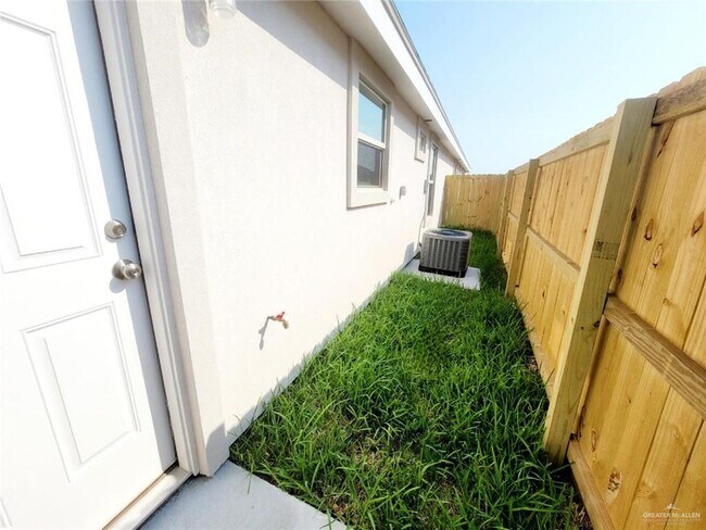 Building Photo - 3808 Las Vistas Ln