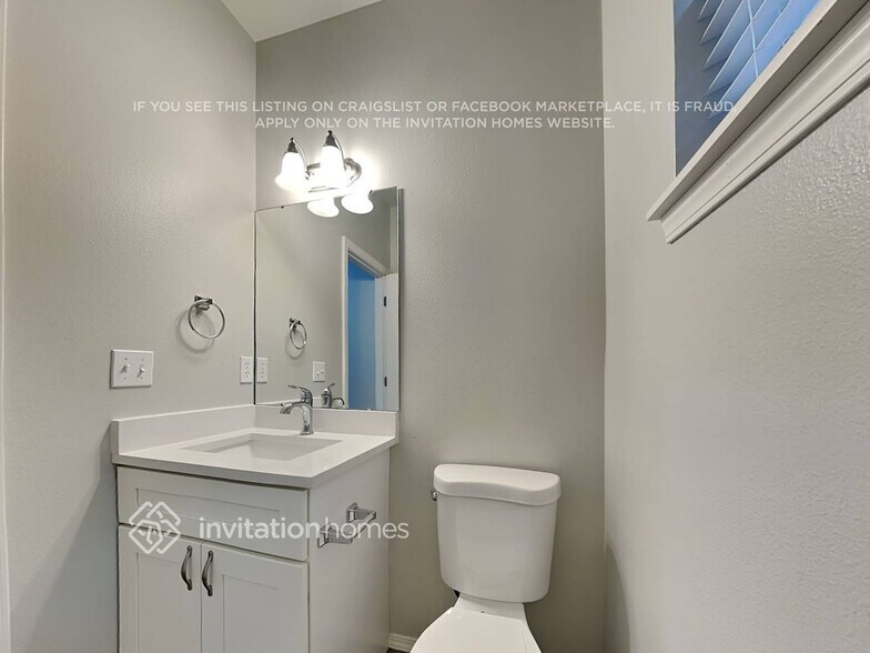 Building Photo - 301 Hawk Ave SW