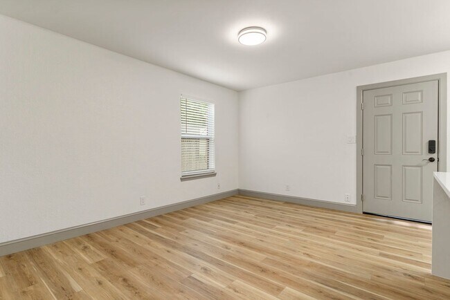 Building Photo - ONYX at 37th