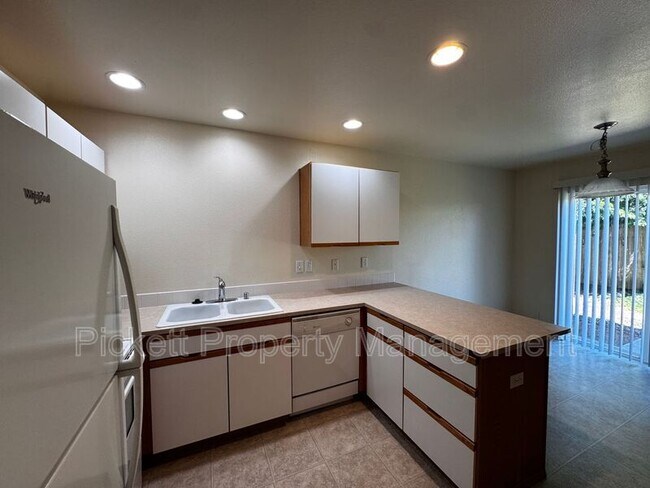 Building Photo - 680 Northpark Ln