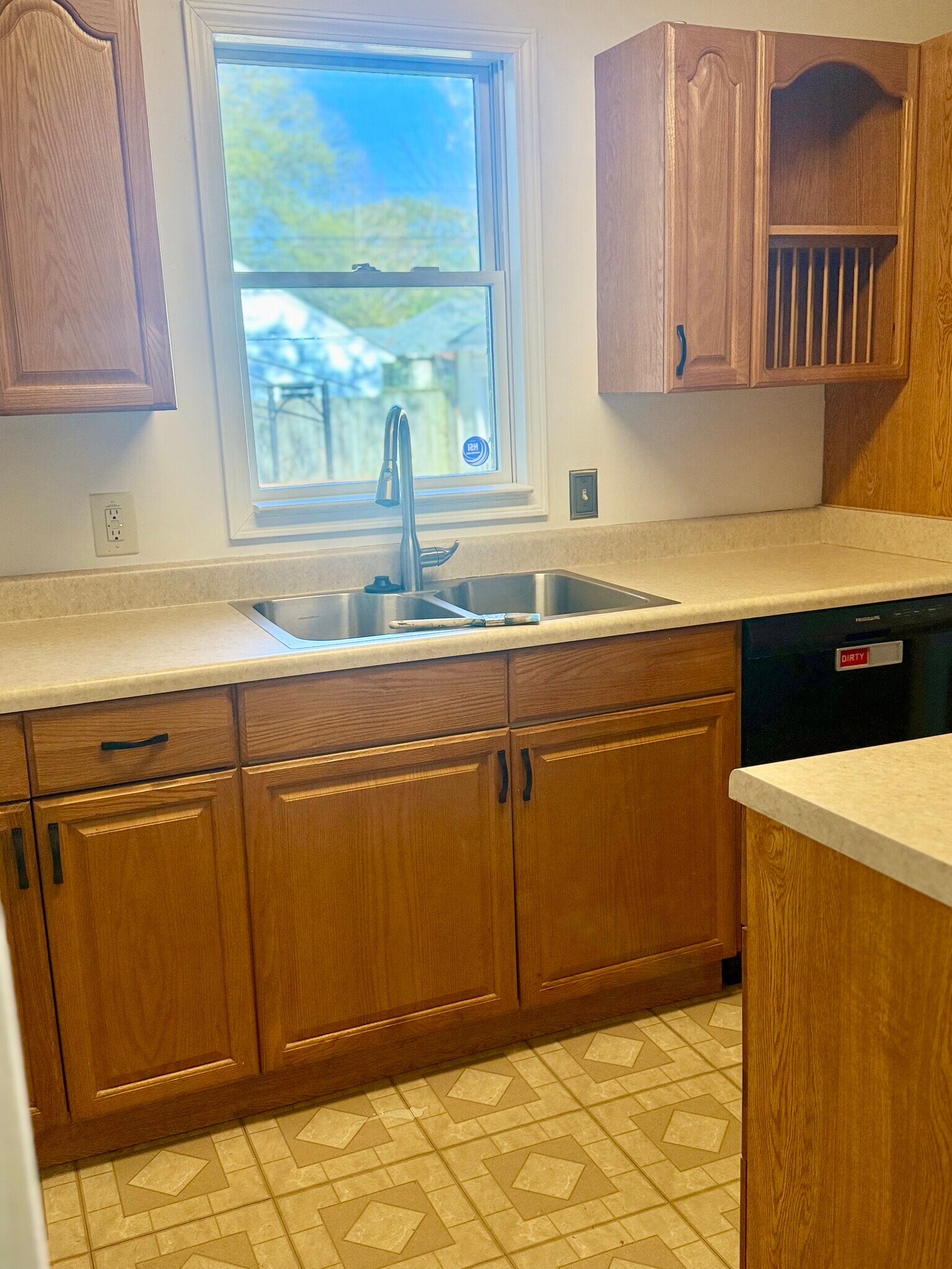 Building Photo - 4634 Amboy Rd