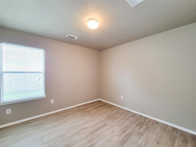 Building Photo - 2731 Trinity Glen Ln
