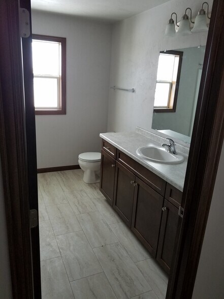 Building Photo - 1343 Moon Ridge Ct