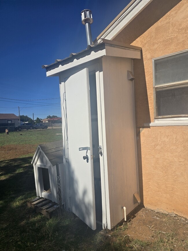 Building Photo - 316 N Walnut St