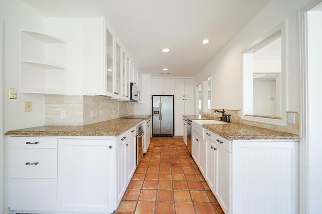 Building Photo - 5642 Wickersham Ln