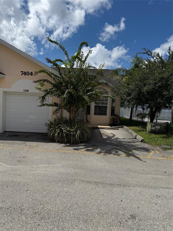 Building Photo - 7404 Lago De Oro
