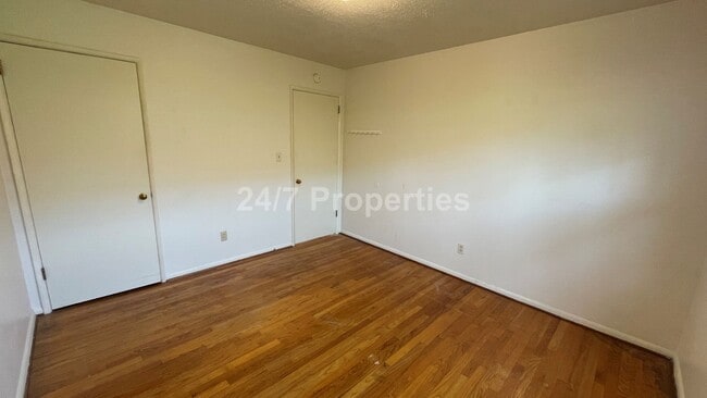 Building Photo - Cozy 2 BD | 1 BA Apartment w/ Full Basemen...