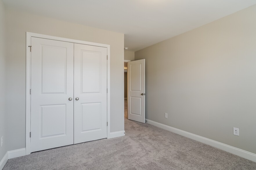 Building Photo - 2881 Summer Townes Wy