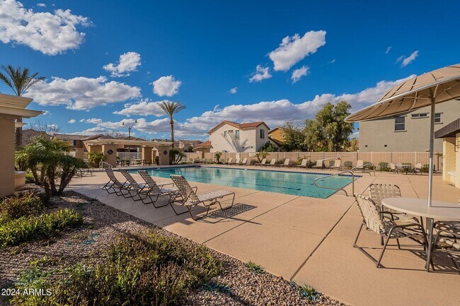 Building Photo - 2873 E Bart St