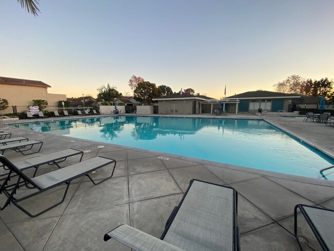 Building Photo - Luxurious 3 Bedroom Cypress Townhouse for ...