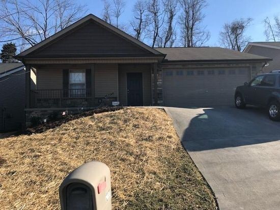 Primary Photo - One Level 3BR/ 2BA, 2 Car Garage
