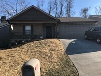 Building Photo - One Level 3BR/ 2BA, 2 Car Garage
