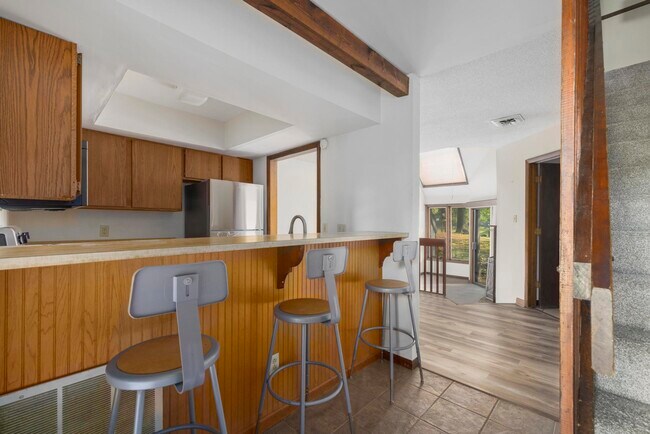 Building Photo - 115 Beechnut St