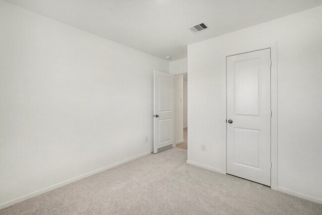 Building Photo - 6315 Linden Leaf Dr