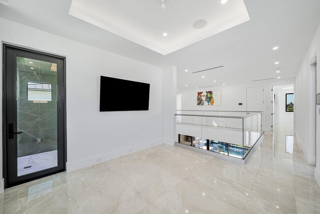 Building Photo - 2650 NE 48th Ct