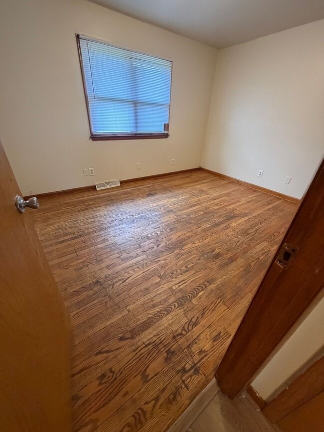 Building Photo - Creek