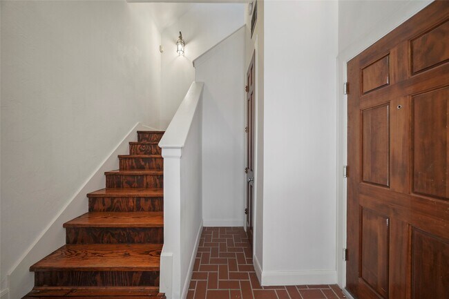 Building Photo - 1514 Stanford St