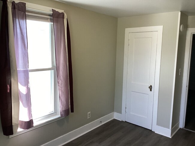 Building Photo - 319 Fairview Ave