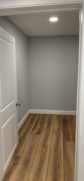 Building Photo - 3076 Holmes Run Rd