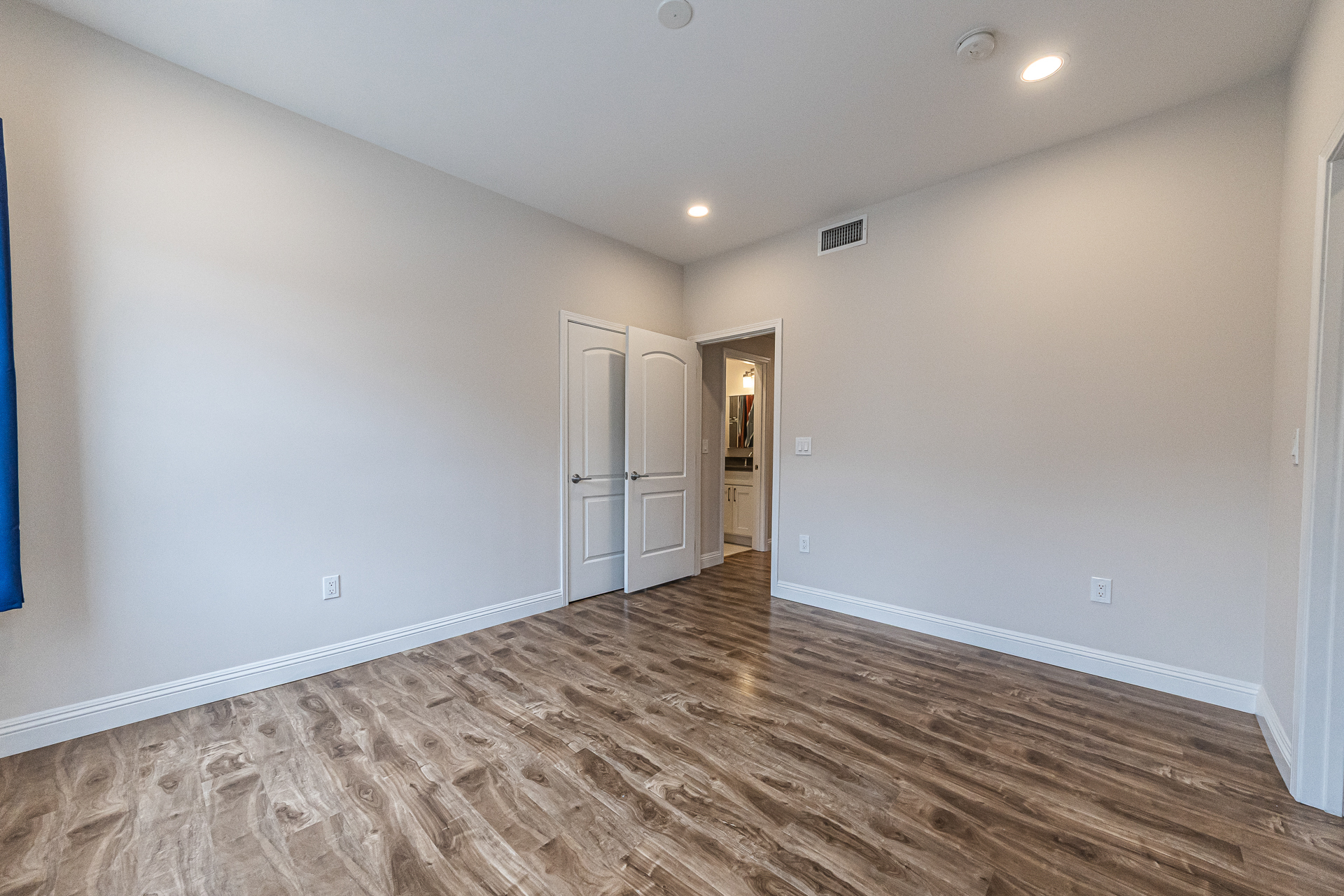 Building Photo - 6261 W Olympic Blvd