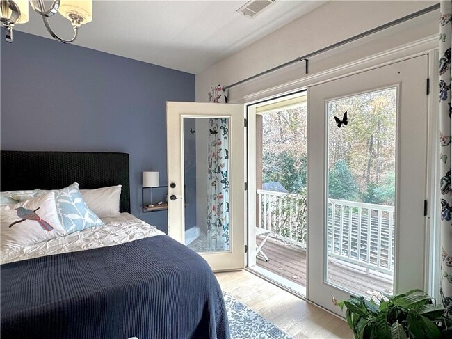 Building Photo - 3232 Brookview Rd