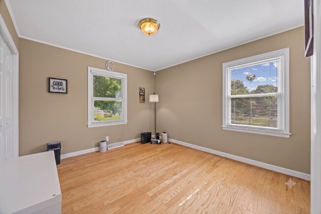 Building Photo - Charming All-Brick 3BR Home with Carport & Easy Charlotte Commute!