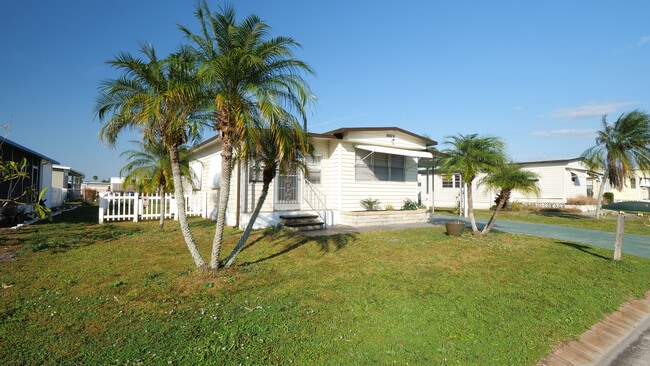 WELCOME HOME!!! - 209 50th Avenue Plz E