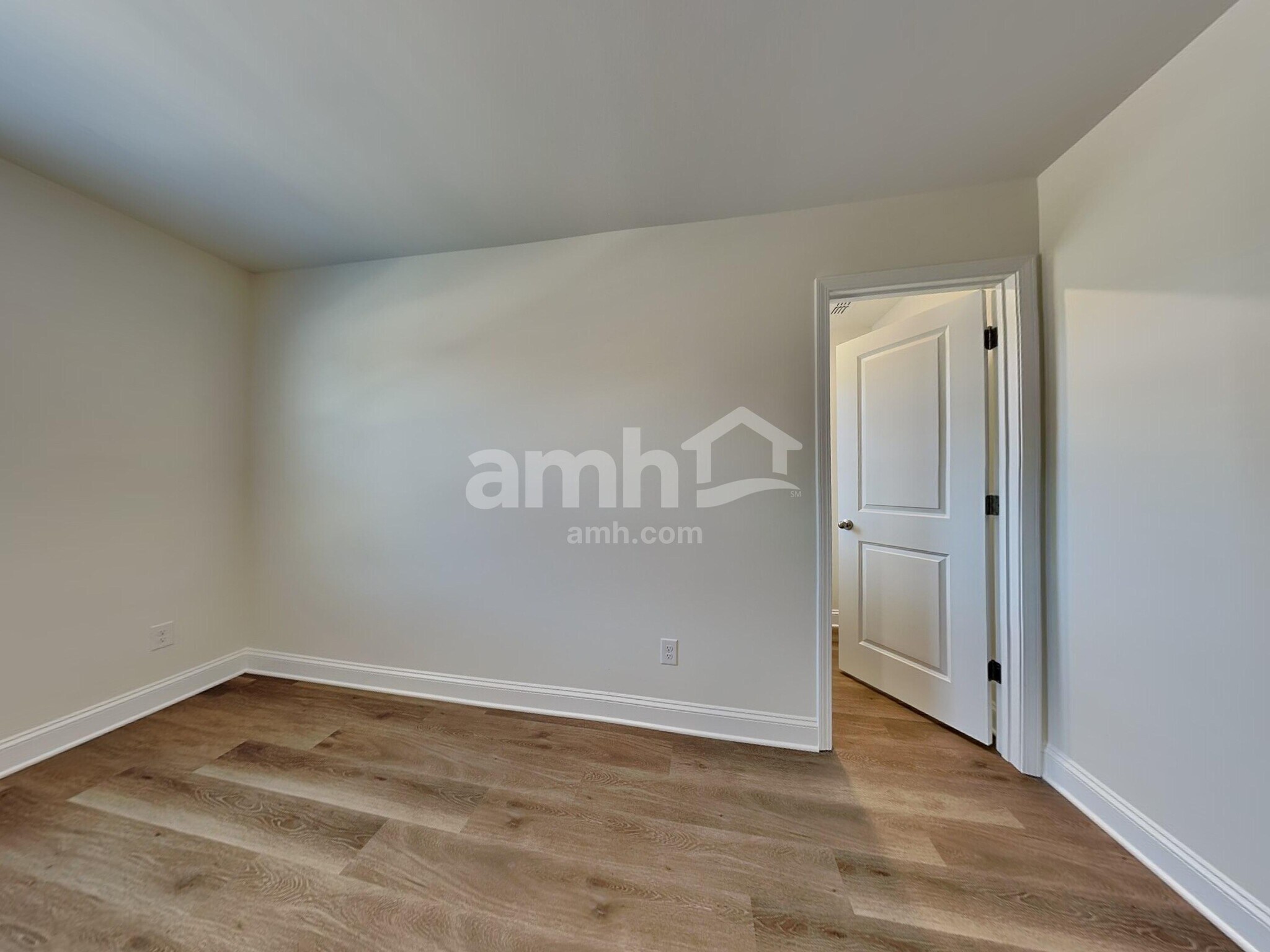 Building Photo - 6075 Rosemore Ln